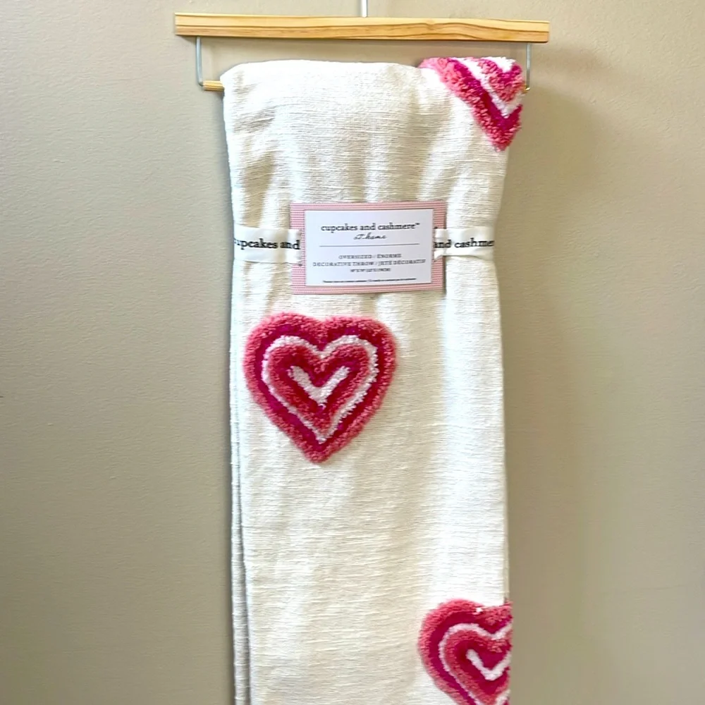 Cupcakes and Cashmere Ombre Tufted Oversized Pink Heart Throw Blanket, 50”x 70”